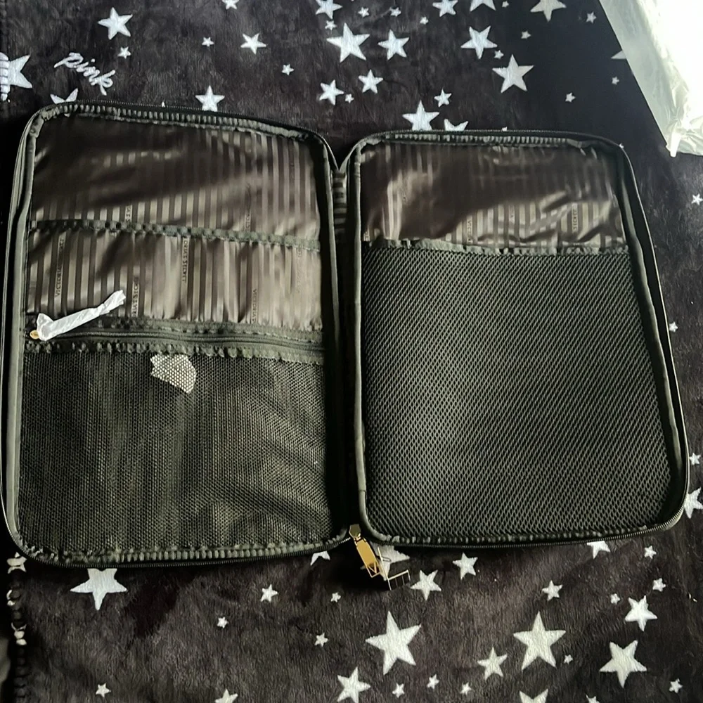 Victoria’s Secret laptop cover - Picture 2 of 5